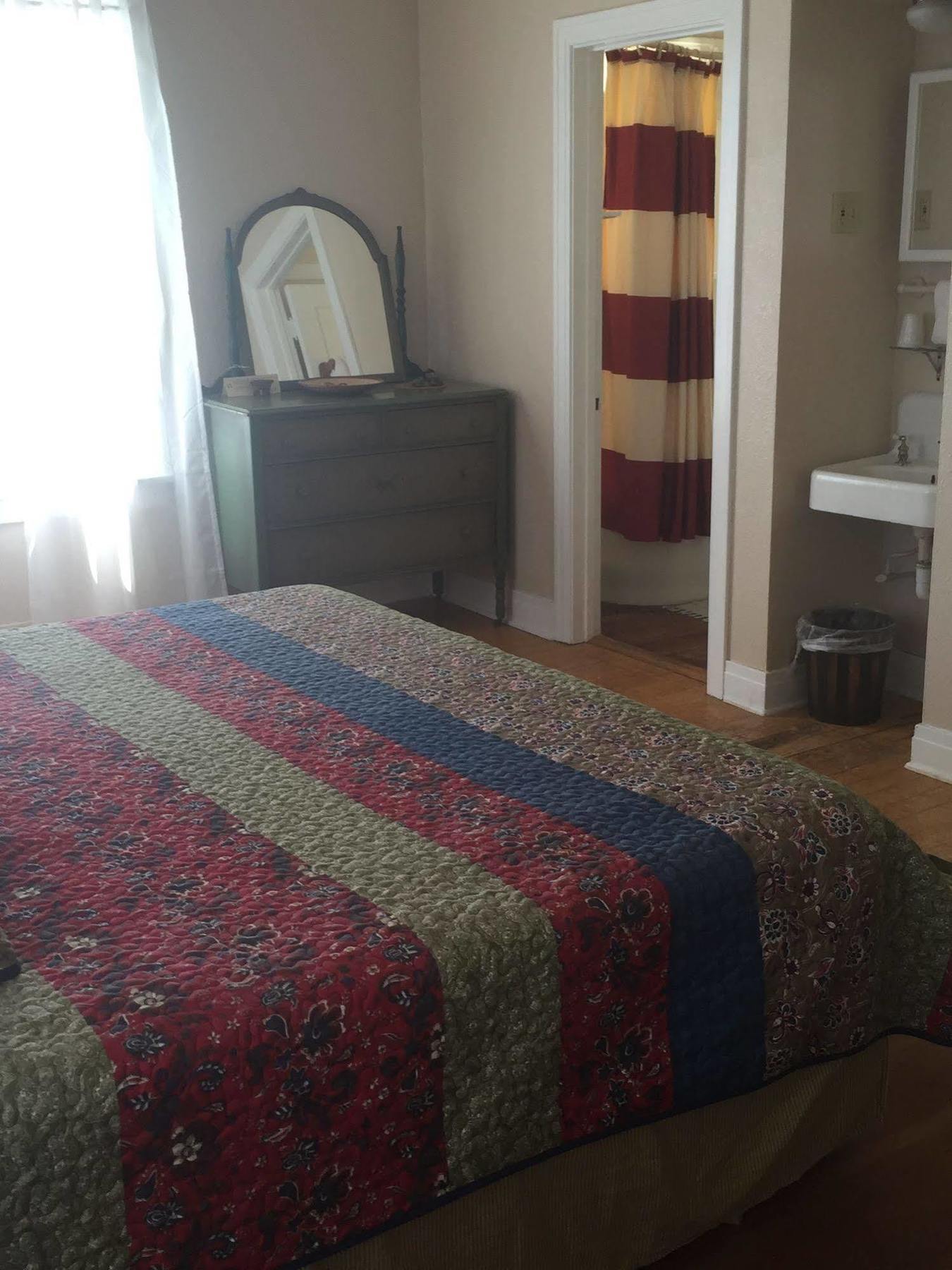 אינדפנדנס Winnedumah Hotel מראה חיצוני תמונה