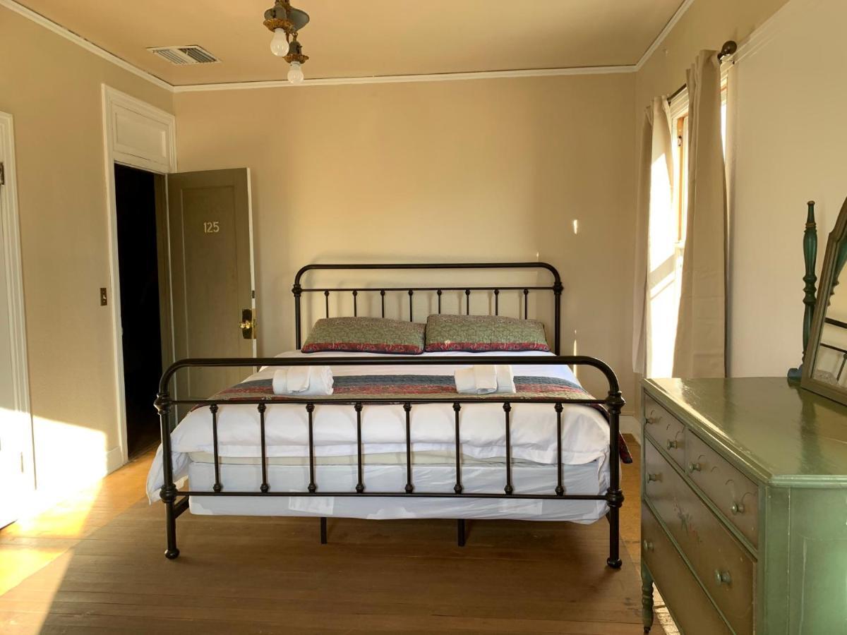 אינדפנדנס Winnedumah Hotel מראה חיצוני תמונה